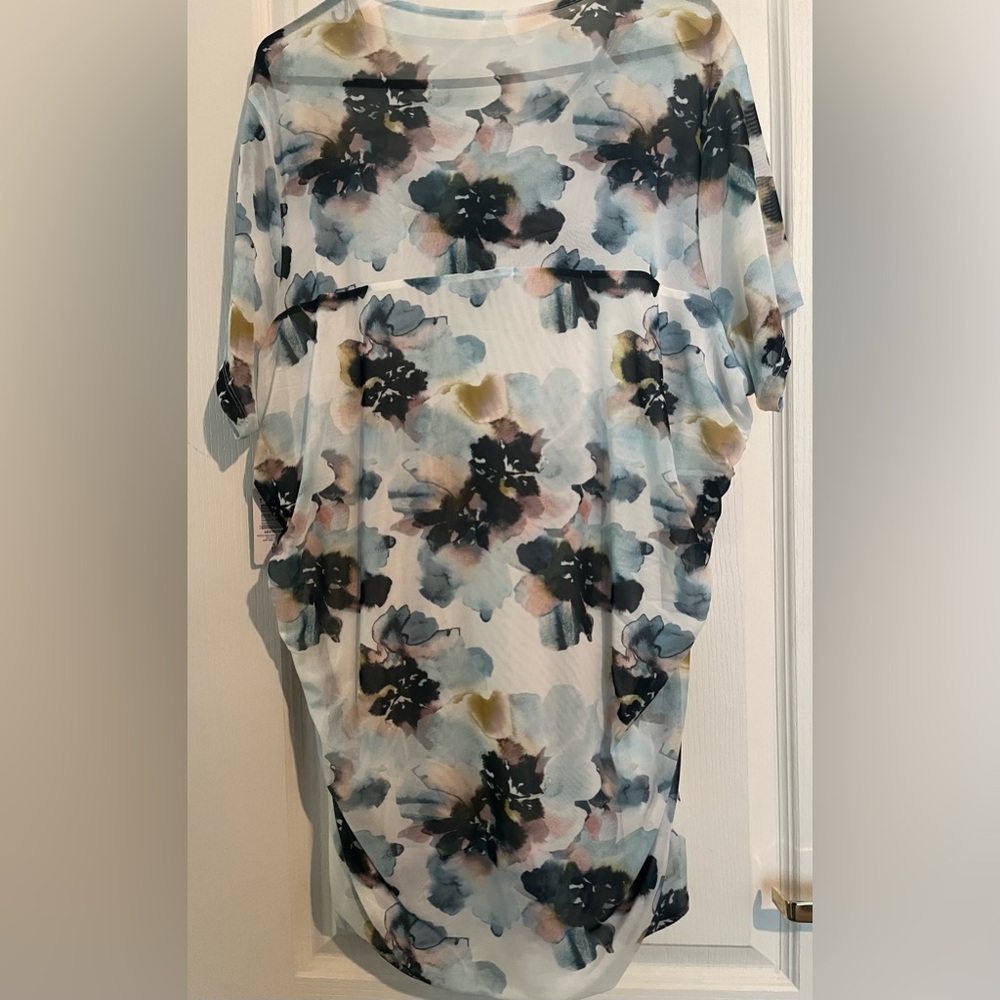 Torrid NWT multi colored floral shirt. 4 - Picture 6 of 10